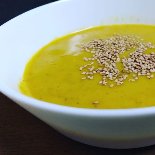 Creme de abóbora, lentilhas, cereais e gengibre