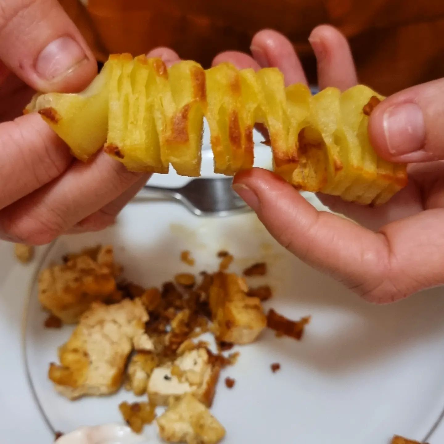 Batatas crocantes estilo acordeão