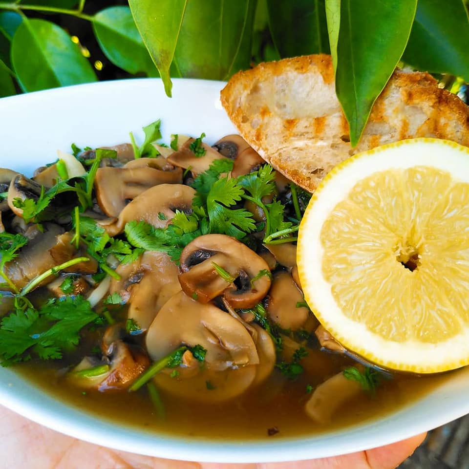  Cogumelos à bulhão pato