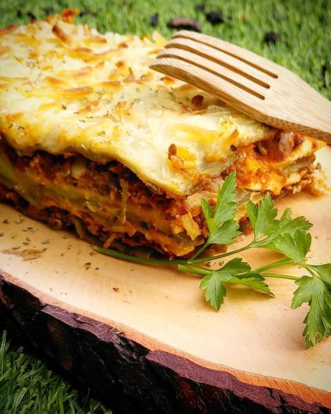 Lasanha de espinafres e de feijão mungo