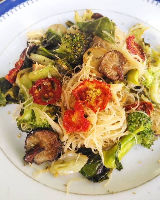 Vermicelli de arroz com legumes